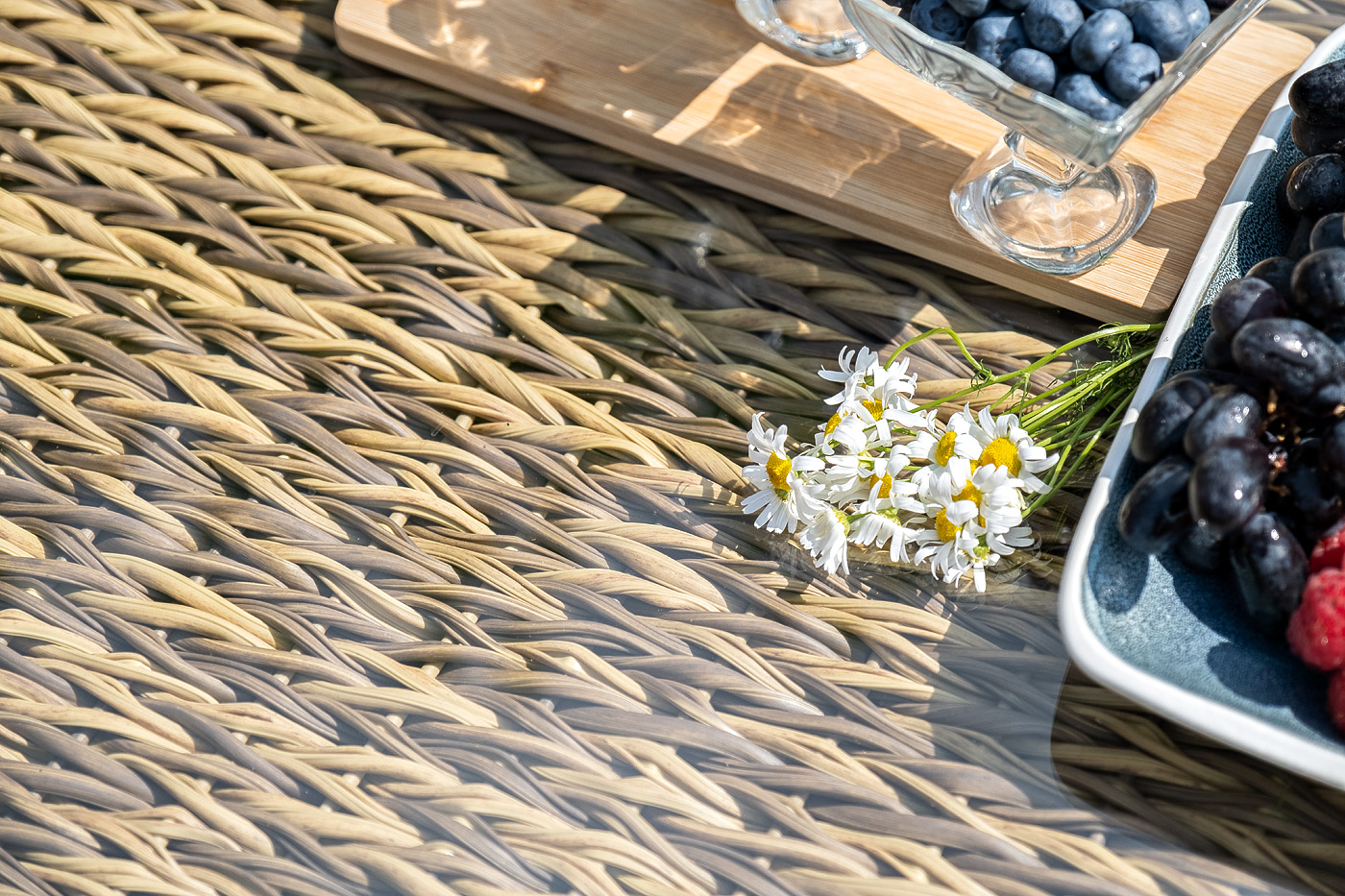 фото "кальяри" журнальный столик из искусственного ротанга (гиацинт), цвет соломенный