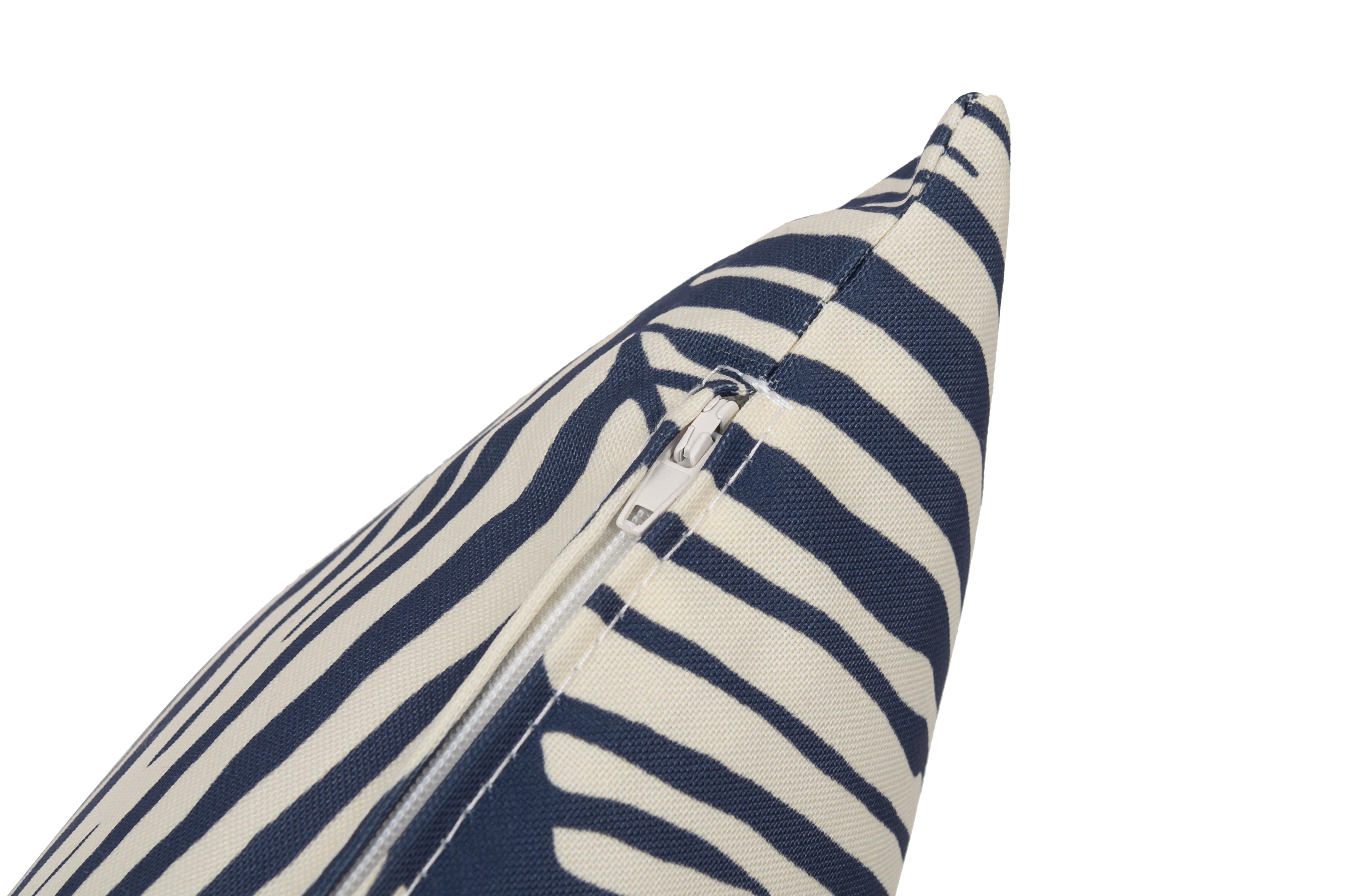 фото декоративная подушка 45х45 см, цвет блэк форест