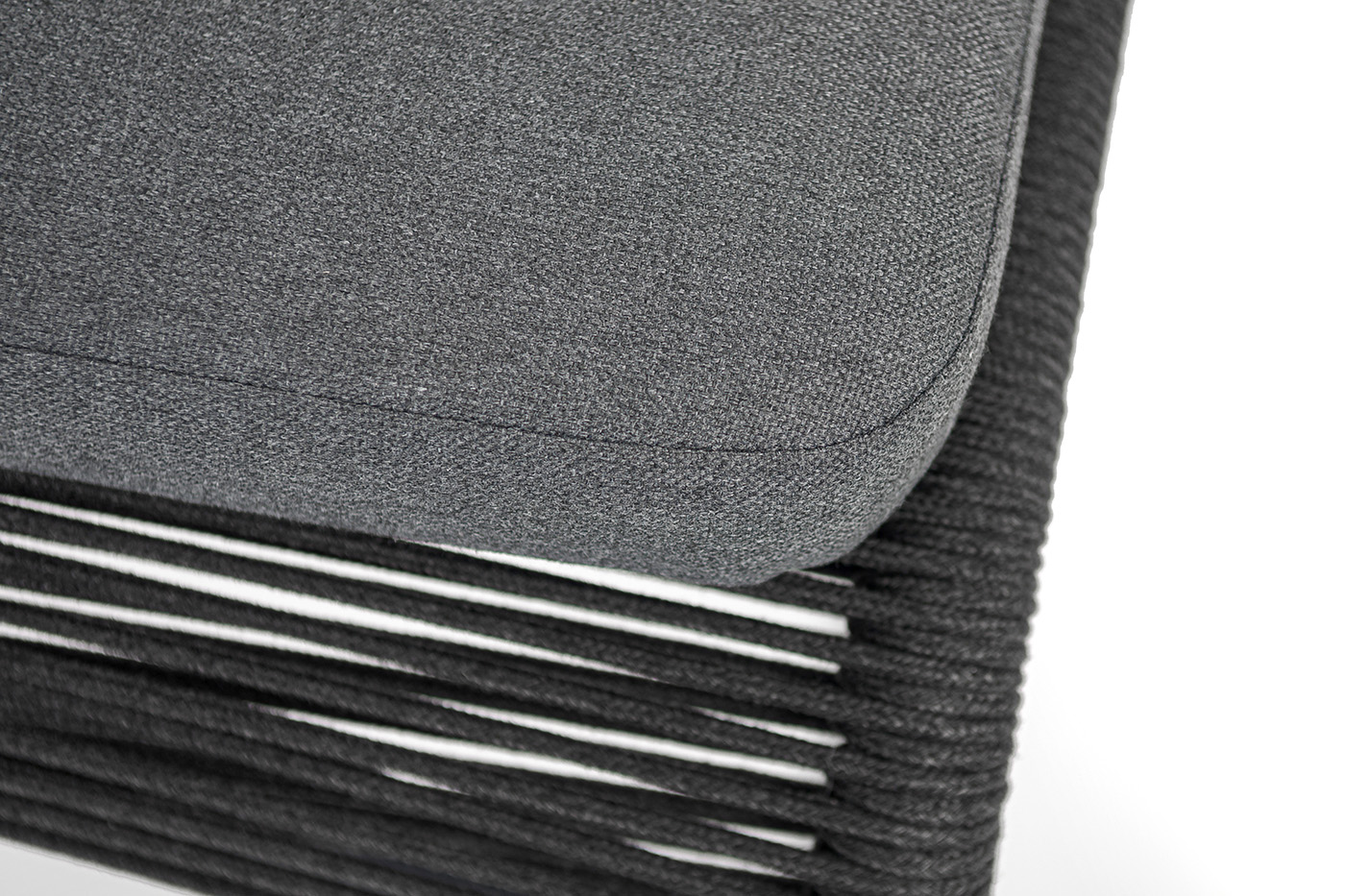 фото "ането" стул барный плетеный из роупа, каркас алюминий темно-серый (ral7024) муар, роуп темно-серый круглый, ткань темно-серая 027