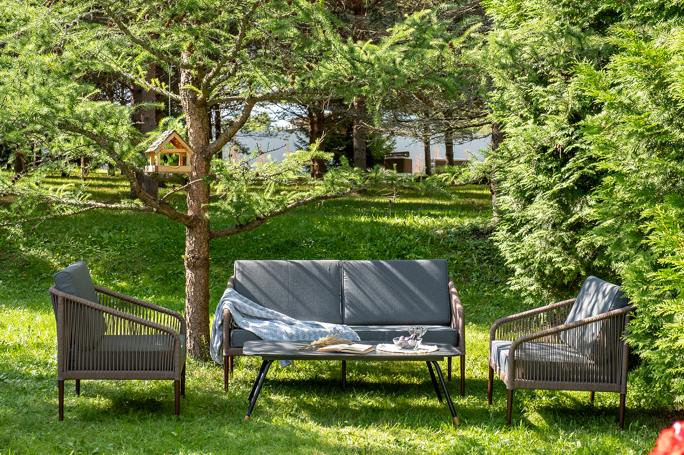 фото "канны" лаунж-зона 4-местная из роупа со столом "верона" (серый гранит), каркас алюминиевый коричневый, роуп коричневый