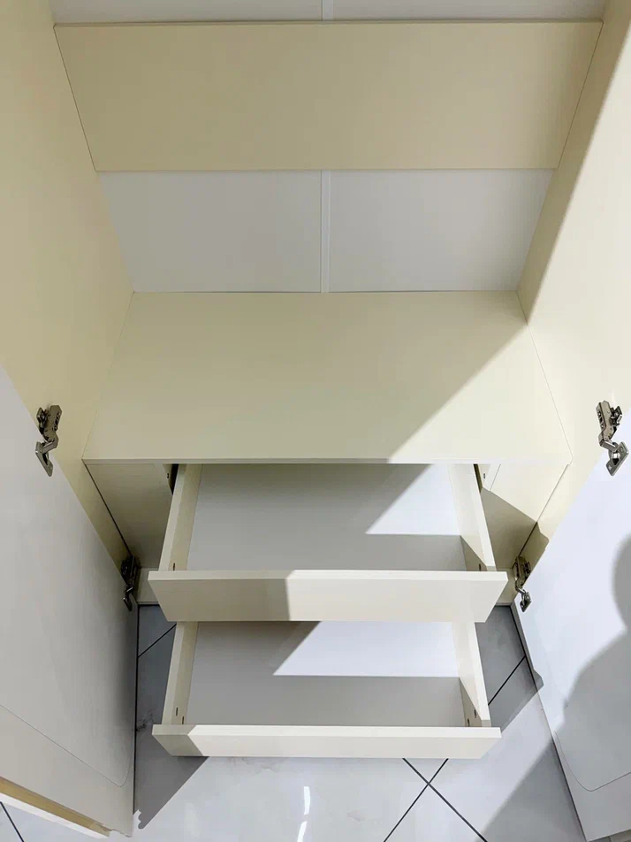 фото шкаф 6-ти дверный бордо