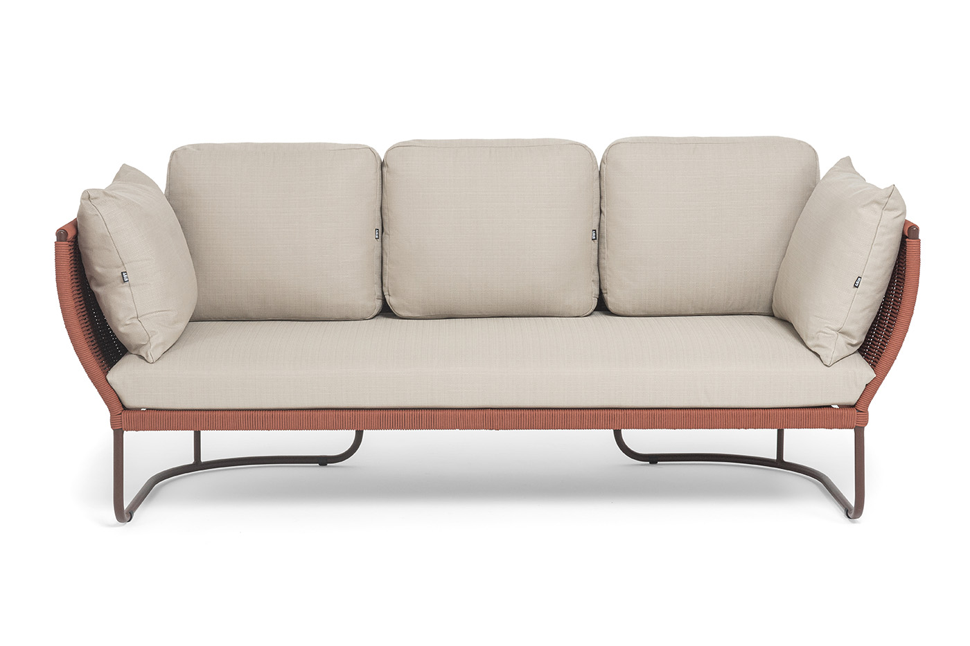 фото "фиджи" диван 3-местный плетеный из роупа, каркас алюминий коричневый (ral8016) муар, роуп красный (8372) круглый tex, ткань mossle бежевая