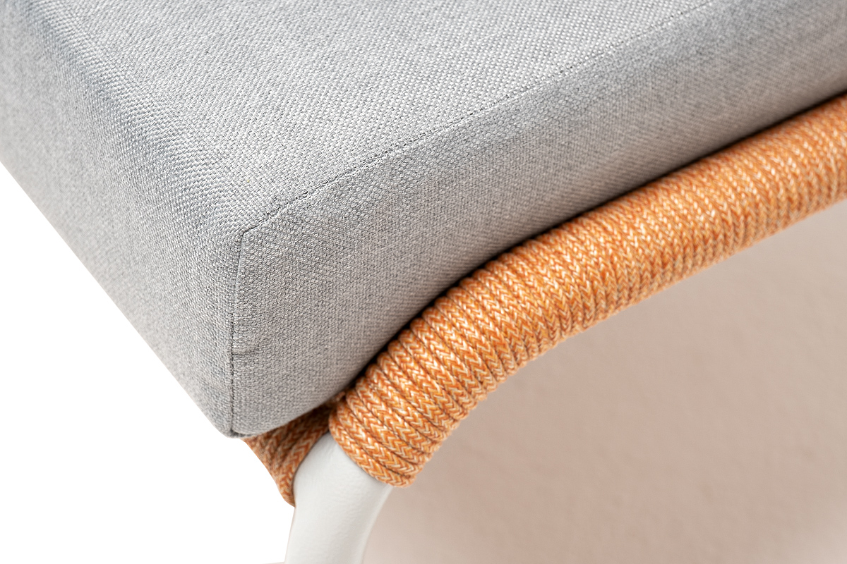 "Милан" кресло плетеное из роупа, каркас алюминий светло-серый (RAL7035) муар, роуп оранжевый меланж круглый, ткань светло-серая фото "милан" кресло плетеное из роупа, каркас алюминий светло-серый (ral7035) муар, роуп оранжевый меланж круглый, ткань светло-серая