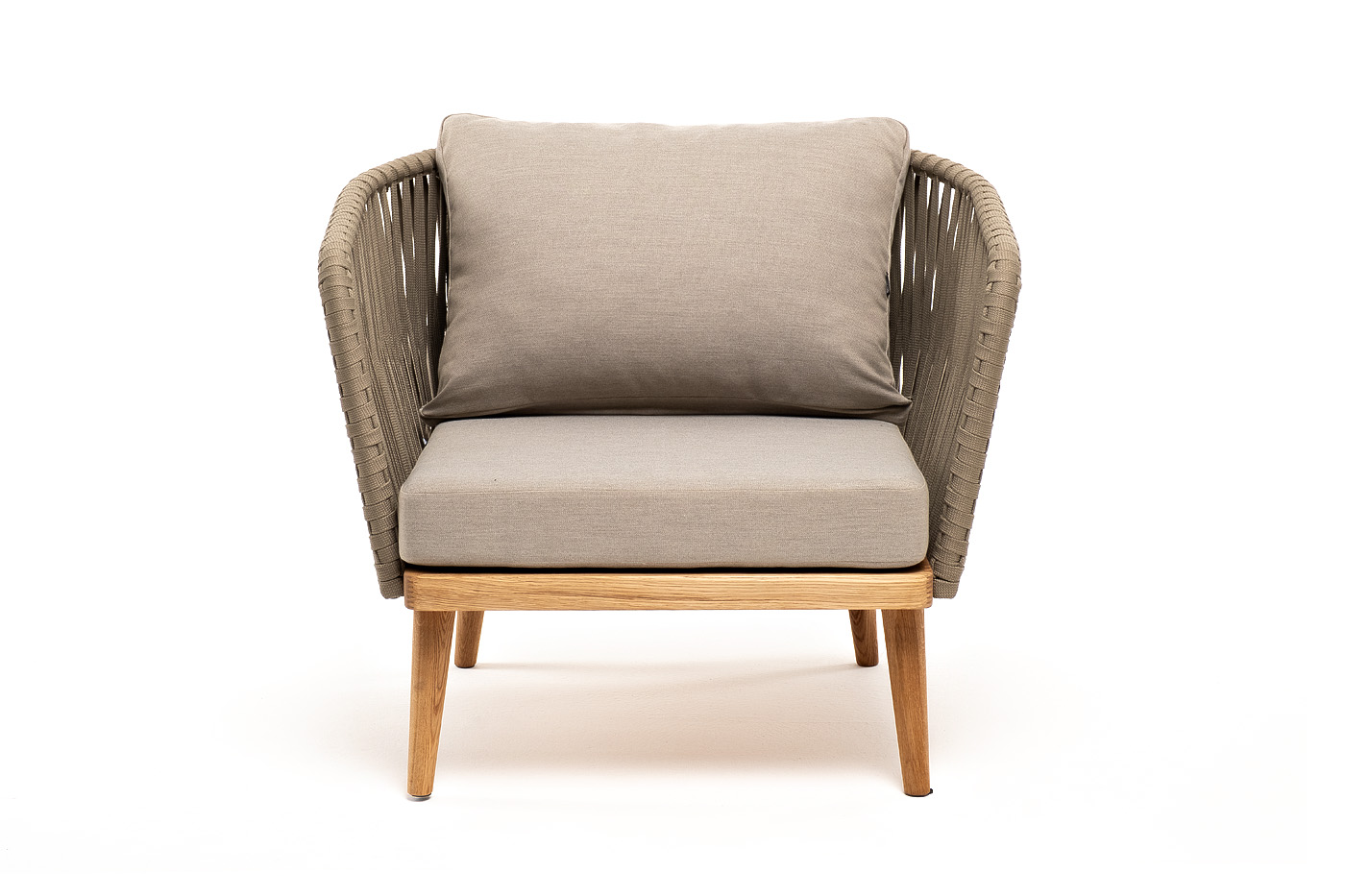 фото "мальорка" кресло плетеное из роупа, основание дуб, роуп серо-коричневый 23мм, ткань бежевая 052