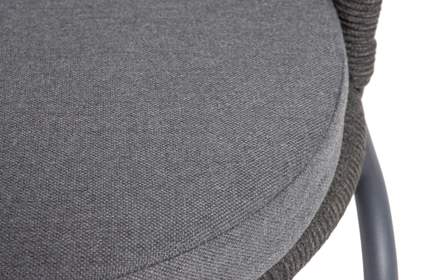 фото "люксембург" стул плетеный из роупа, каркас из стали темно-серый (ral7024) муар, роуп темно-серый круглый, ткань темно-серая 027