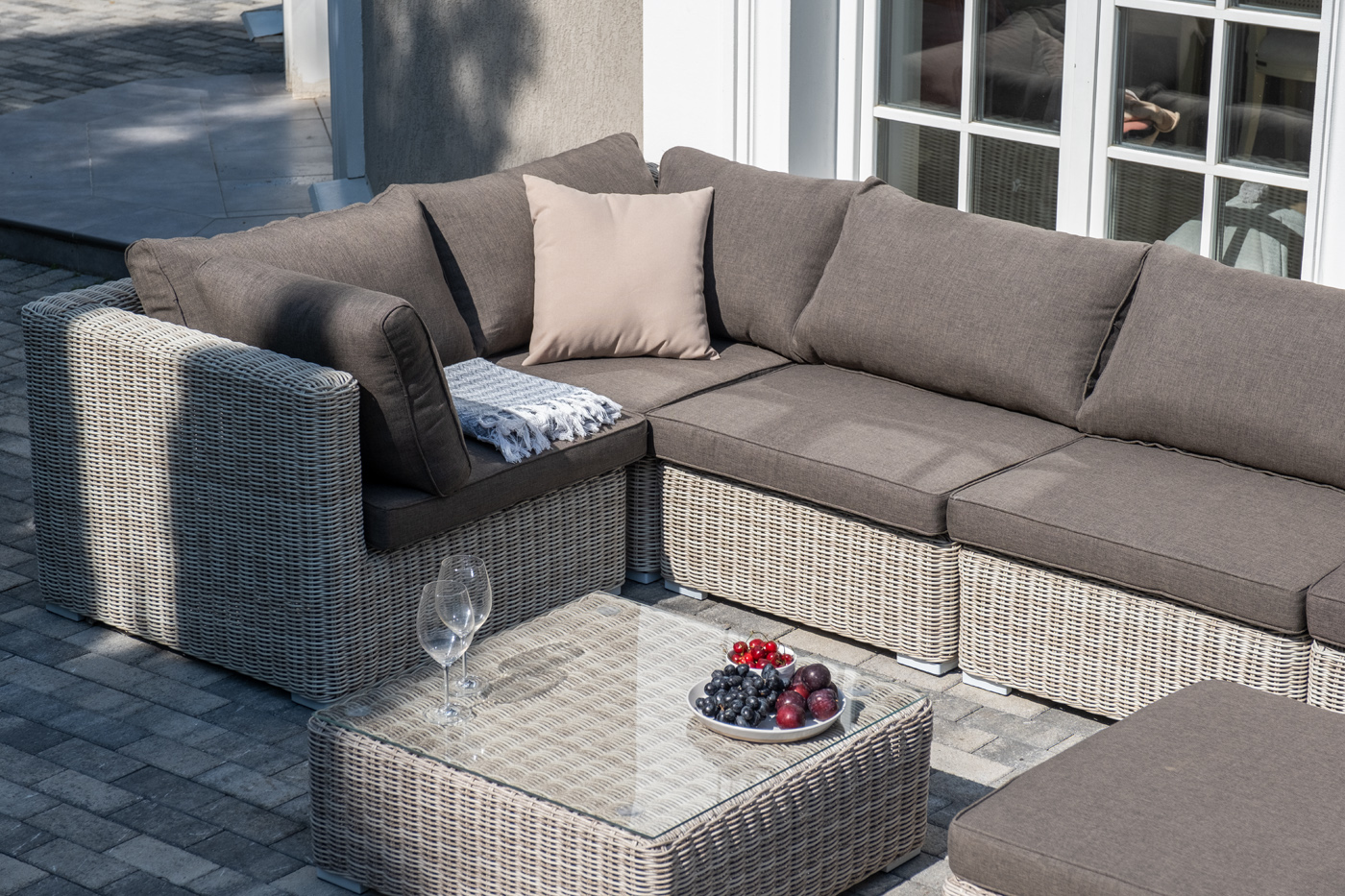 фото "лунго" трансформирующаяся лаунж-зона из искусственного ротанга, цвет бежевый