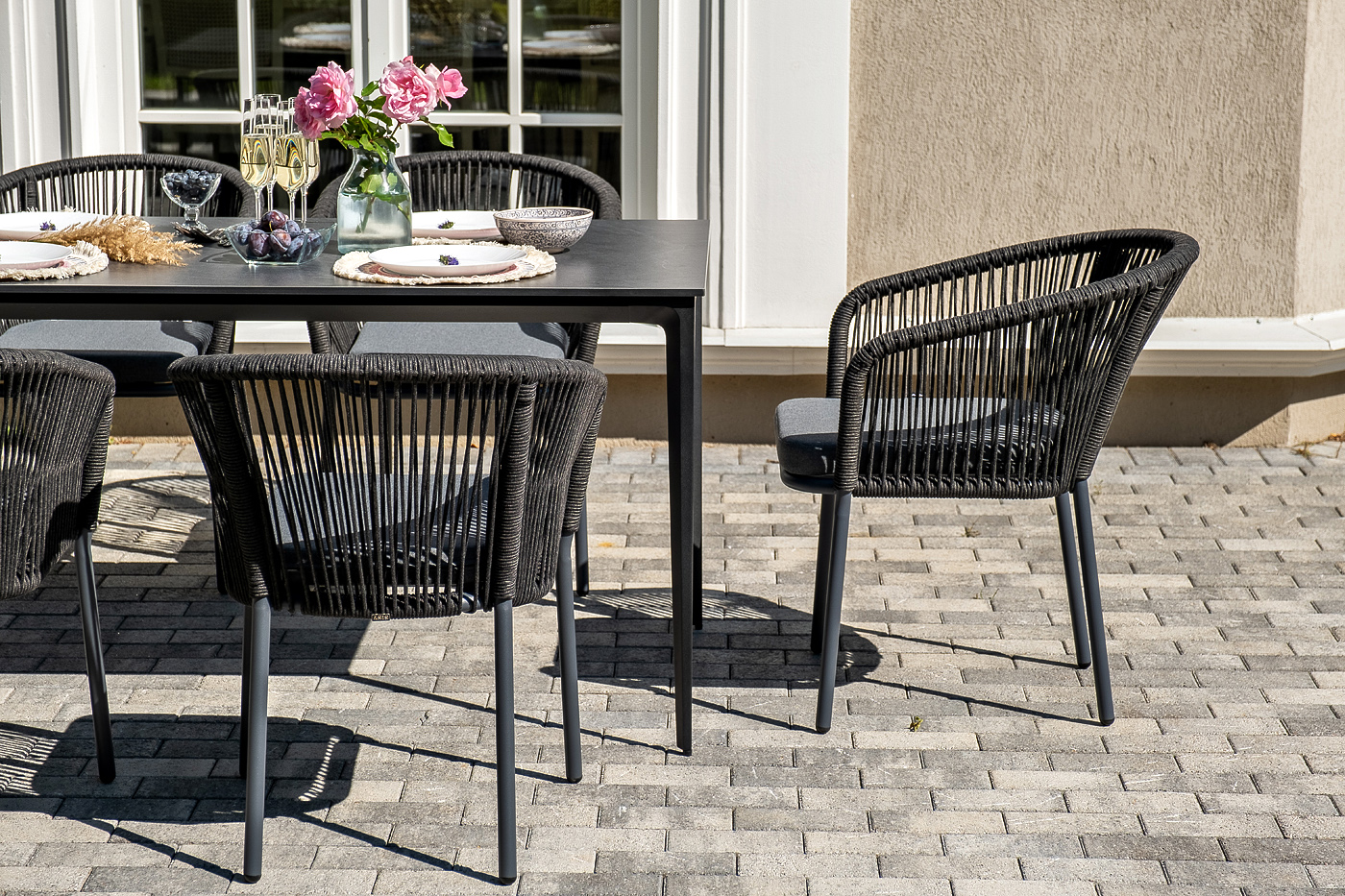 фото "малага" обеденная группа на 6 персон со стульями "марсель", каркас темно-серый, роуп темно-серый