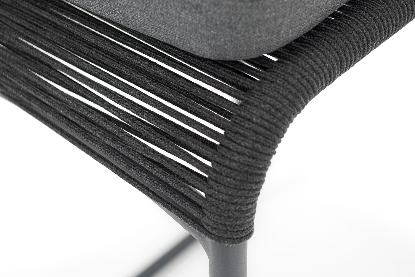 фото "ането" стул барный плетеный из роупа, каркас алюминий темно-серый (ral7024) муар, роуп темно-серый круглый, ткань темно-серая 027