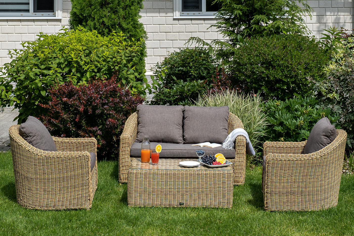 фото "кон панна" столик журнальный из искусственного ротанга, цвет соломенный