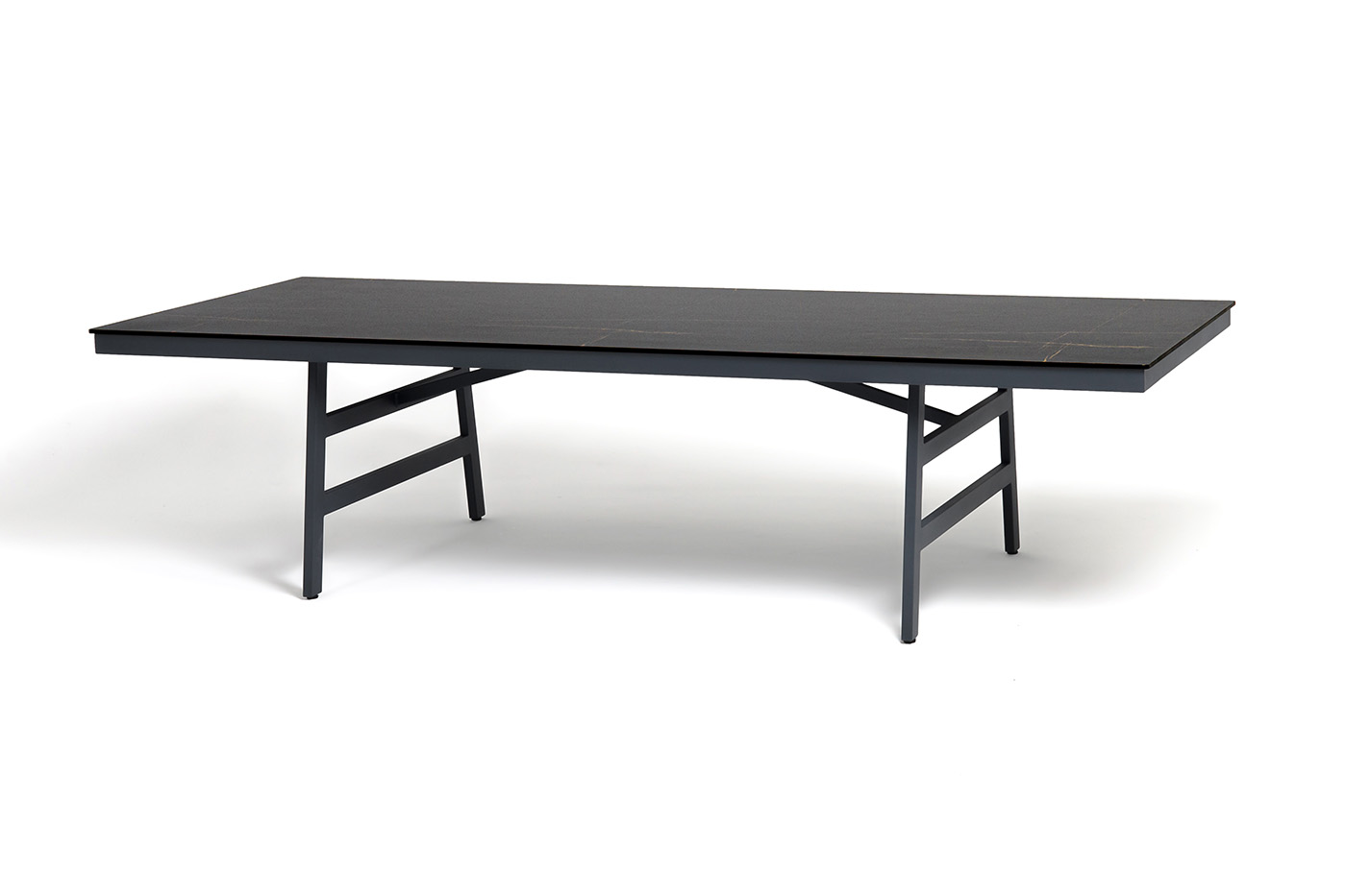 фото "рио" стол из hpl 300х120см, цвет столешницы "черный мрамор", угол r3мм