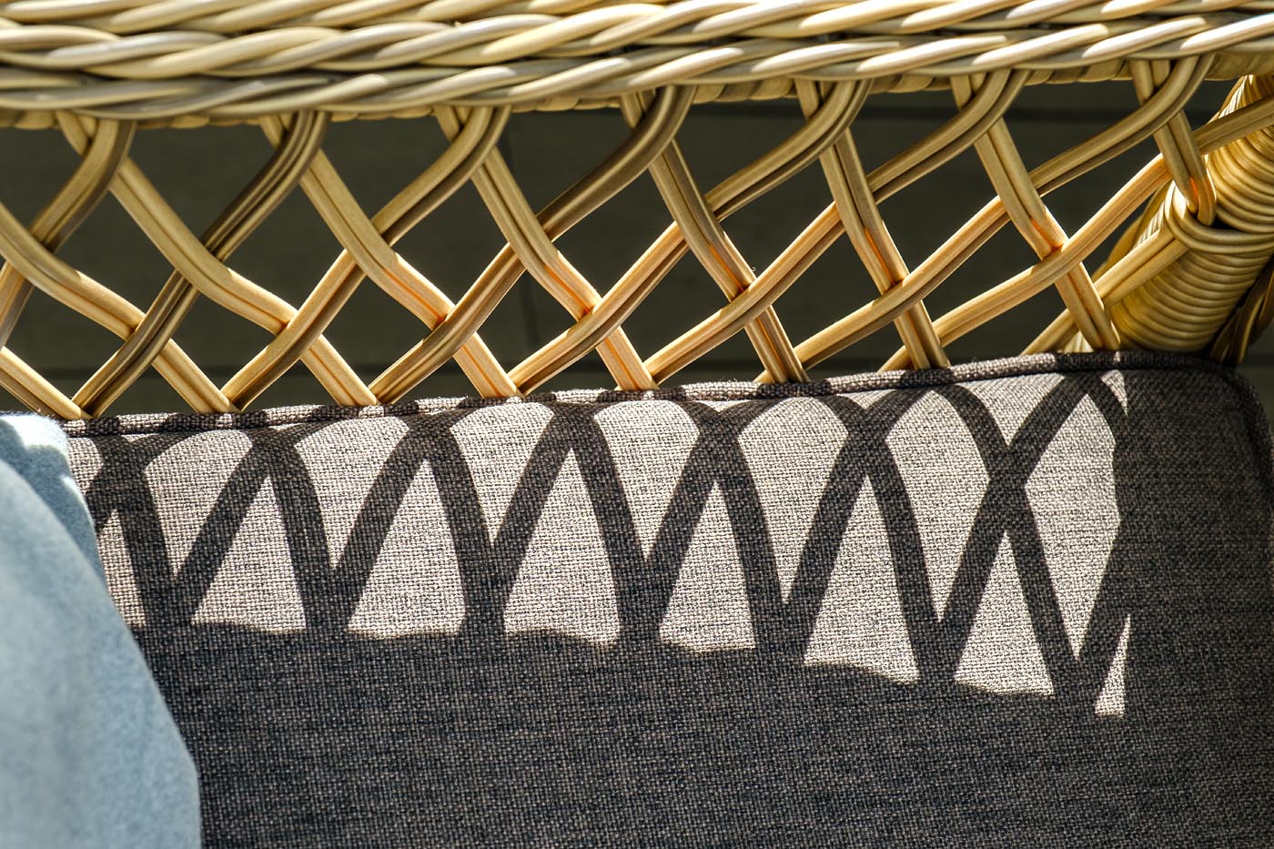 фото "латте" плетеное кресло из искусственного ротанга, цвет соломенный