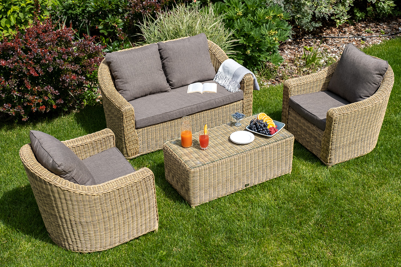 фото "кон панна" столик журнальный из искусственного ротанга, цвет соломенный