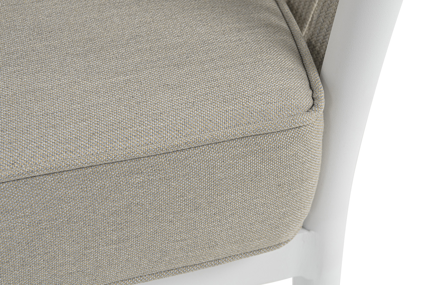 фото "касабланка" диван 3-местный плетеный из роупа, каркас алюминий белый муар, роуп бежевый 20мм, ткань бежевая 15052