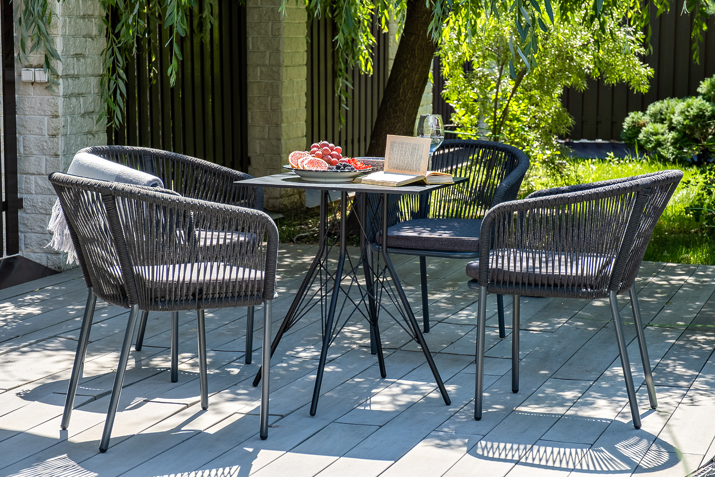 фото "форли" обеденная группа на 4 персоны, квадратный стол, цвет "серый гранит"