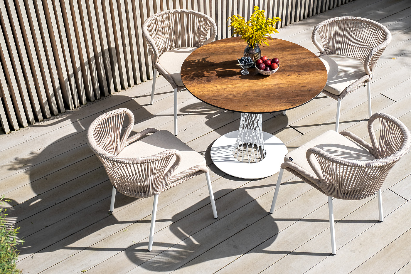 фото "диего" обеденный стол из hpl круглый ø100см, цвет "дуб", каркас белый