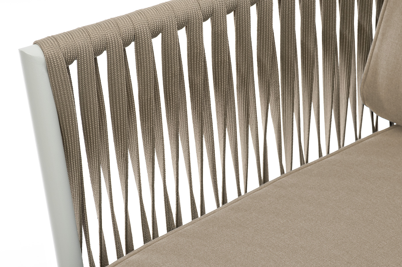 фото "касабланка" кресло плетеное из роупа, основание дуб, каркас алюминий светло-серый (ral7035) муар, роуп серо-коричневый 23мм, ткань бежевая 15052