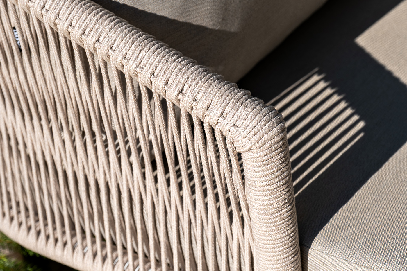 фото "верона" лаунж-зона 5-местная плетеная из роупа (веревки), каркас алюминиевый белый, роуп бежевый