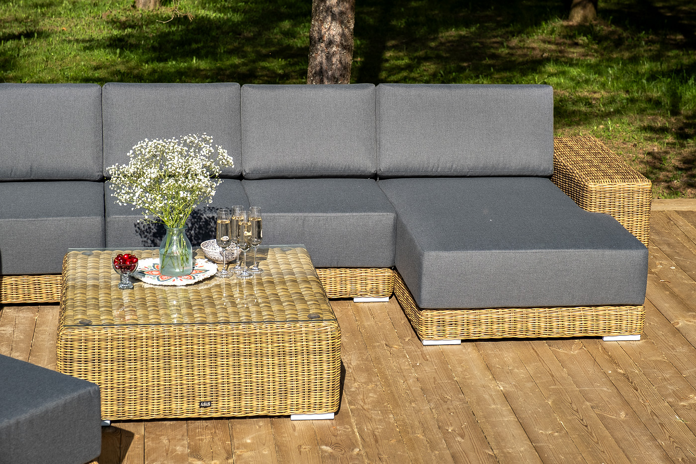 фото "капри" трансформирующаяся лаунж-зона из искусственного ротанга, цвет соломенный