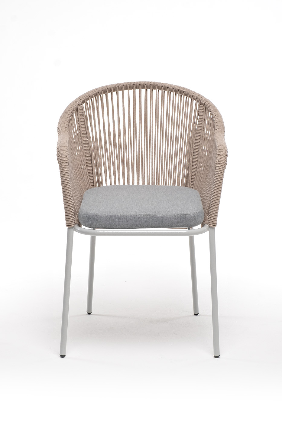 фото "лион" стул плетеный из роупа, каркас из стали светло-серый (ral7035) муар, роуп бежевый круглый, ткань светло-серая