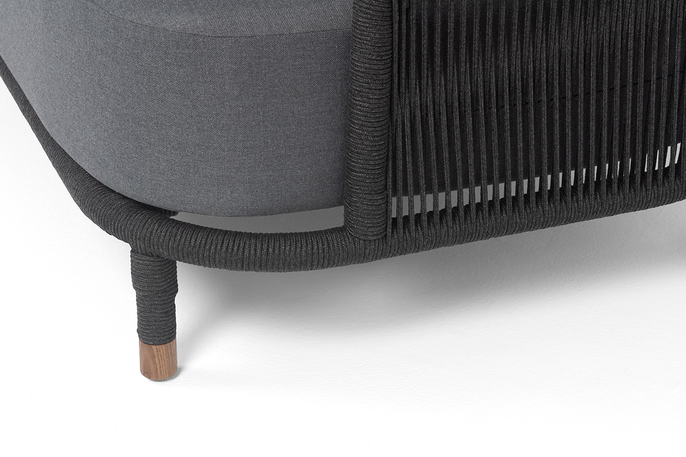 фото "верона" левый модуль плетеный из роупа, каркас алюминий темно-серый (ral7024) муар, роуп темно-серый круглый, ткань темно-серая 027, l131х89