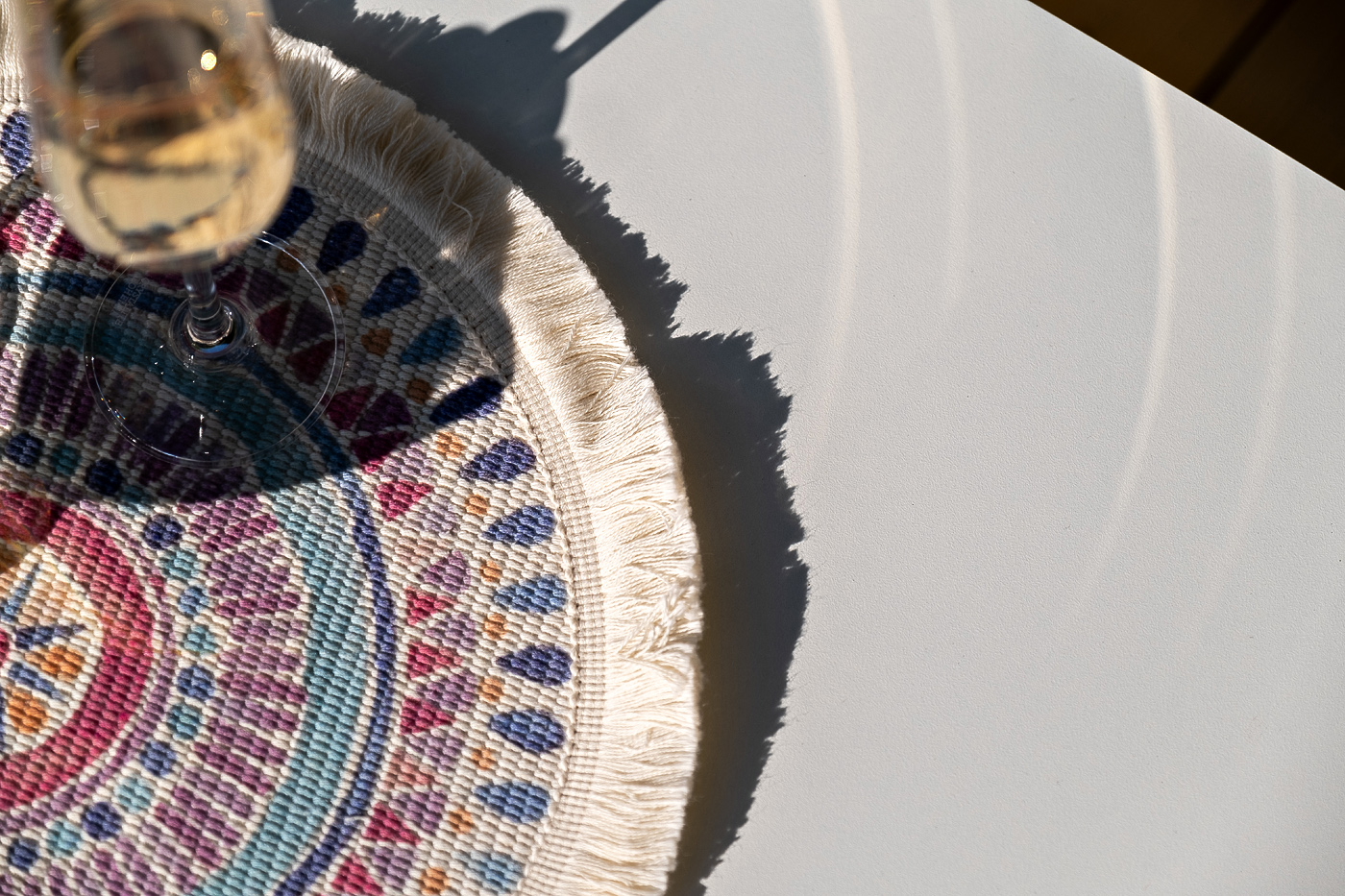 фото "верона" лаунж-зона 5-местная плетеная из роупа (веревки), каркас алюминиевый белый, роуп бежевый