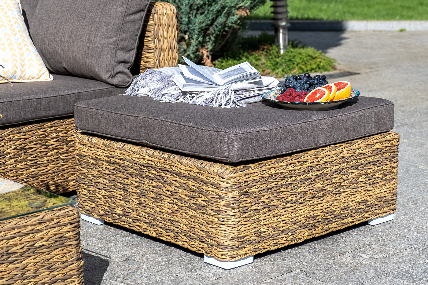 фото "лунго" трансформирующаяся лаунж-зона из искусственного ротанга (гиацинт), цвет соломенный