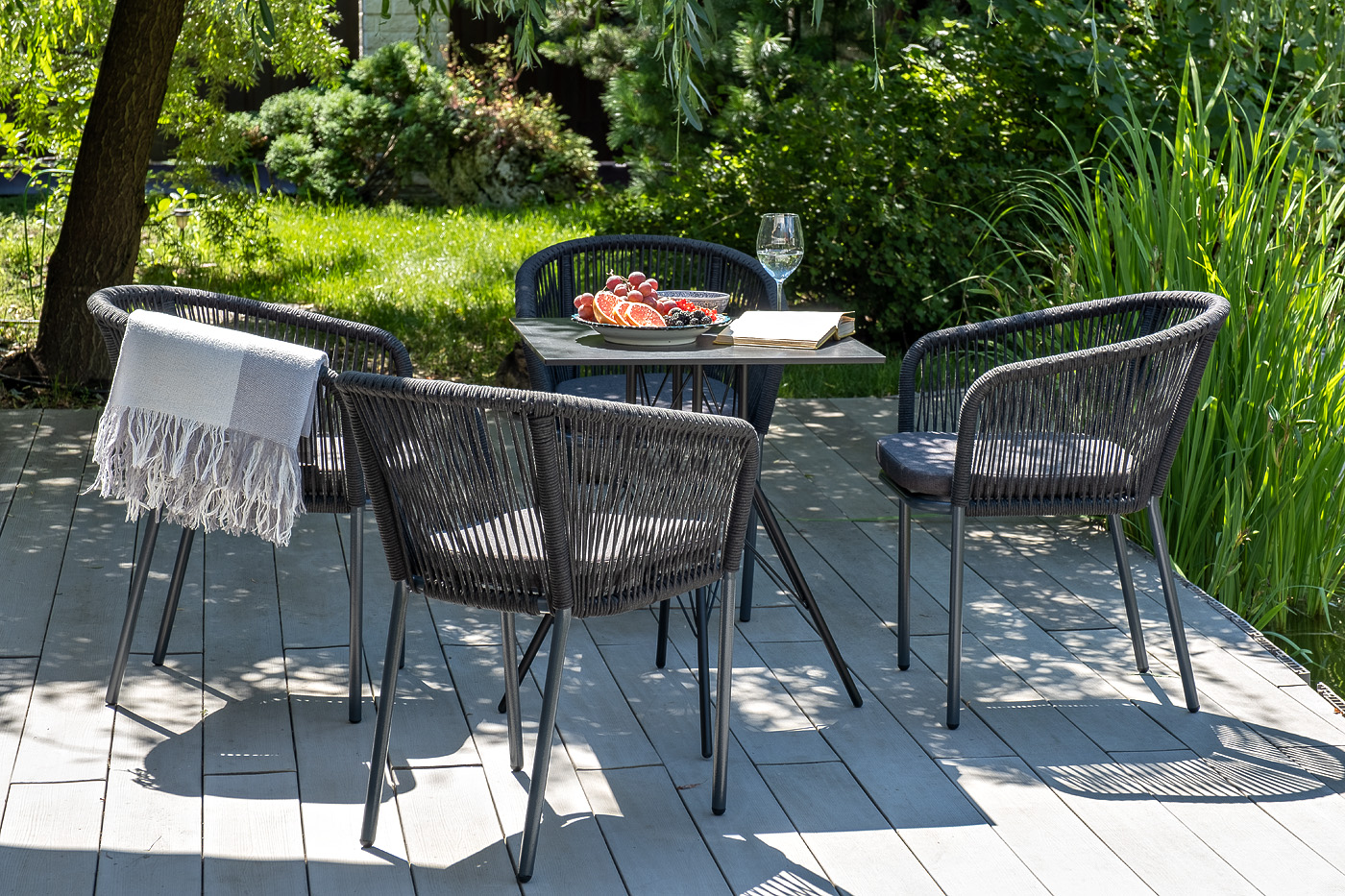 "Конте" интерьерный стол из HPL 63x63см, цвет "серый гранит" фото "конте" интерьерный стол из hpl 63x63см, цвет "серый гранит"