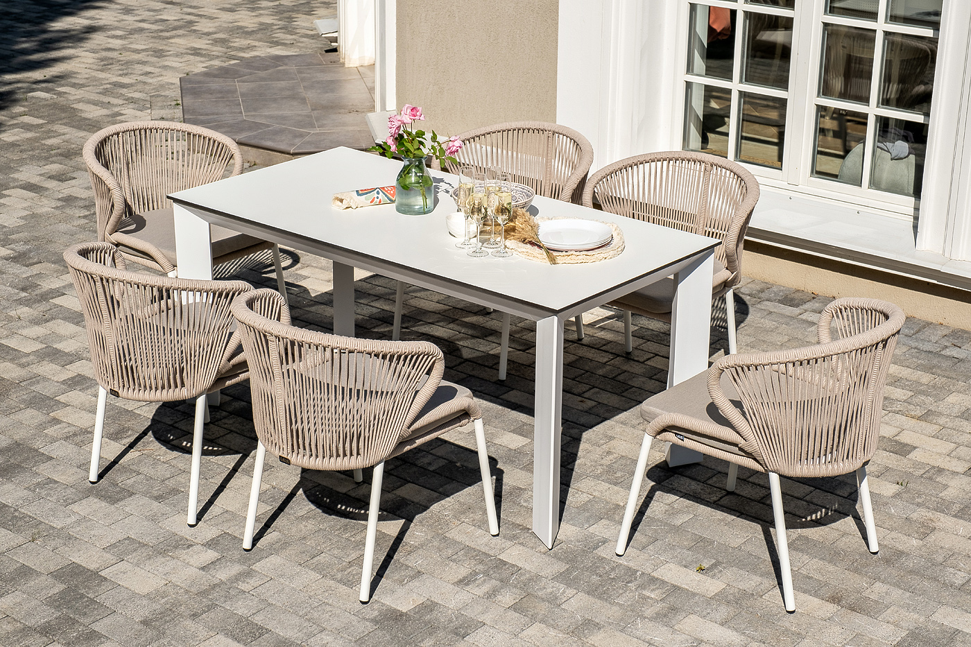 фото "венето" обеденная группа на 6 персон со стульями "милан", каркас белый, роуп бежевый