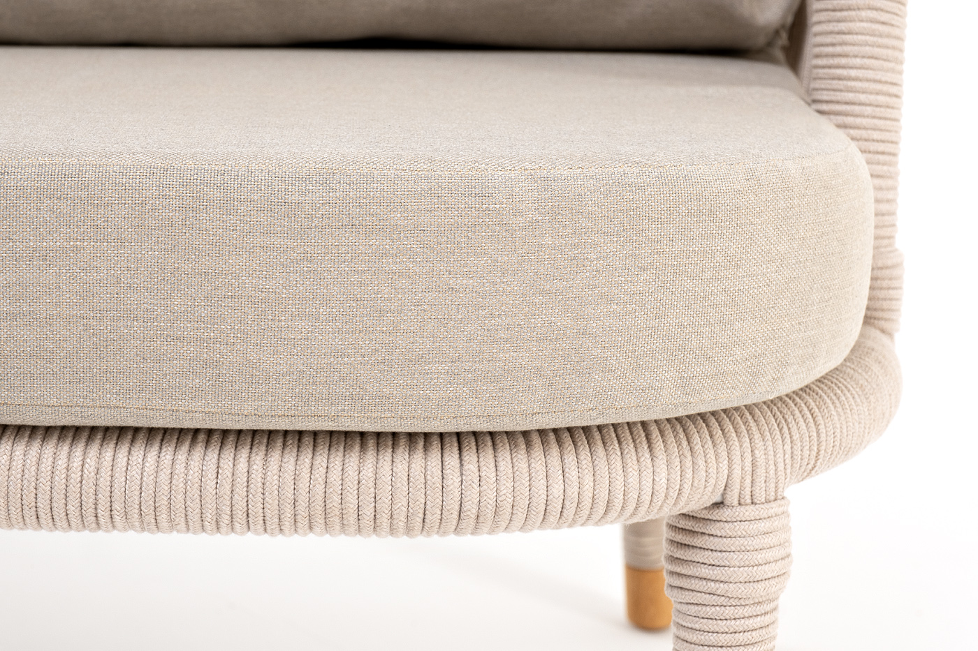 "Верона" кресло плетеное из роупа, каркас алюминий белый муар, роуп бежевый круглый, ткань бежевая 052 фото "верона" кресло плетеное из роупа, каркас алюминий белый муар, роуп бежевый круглый, ткань бежевая 052