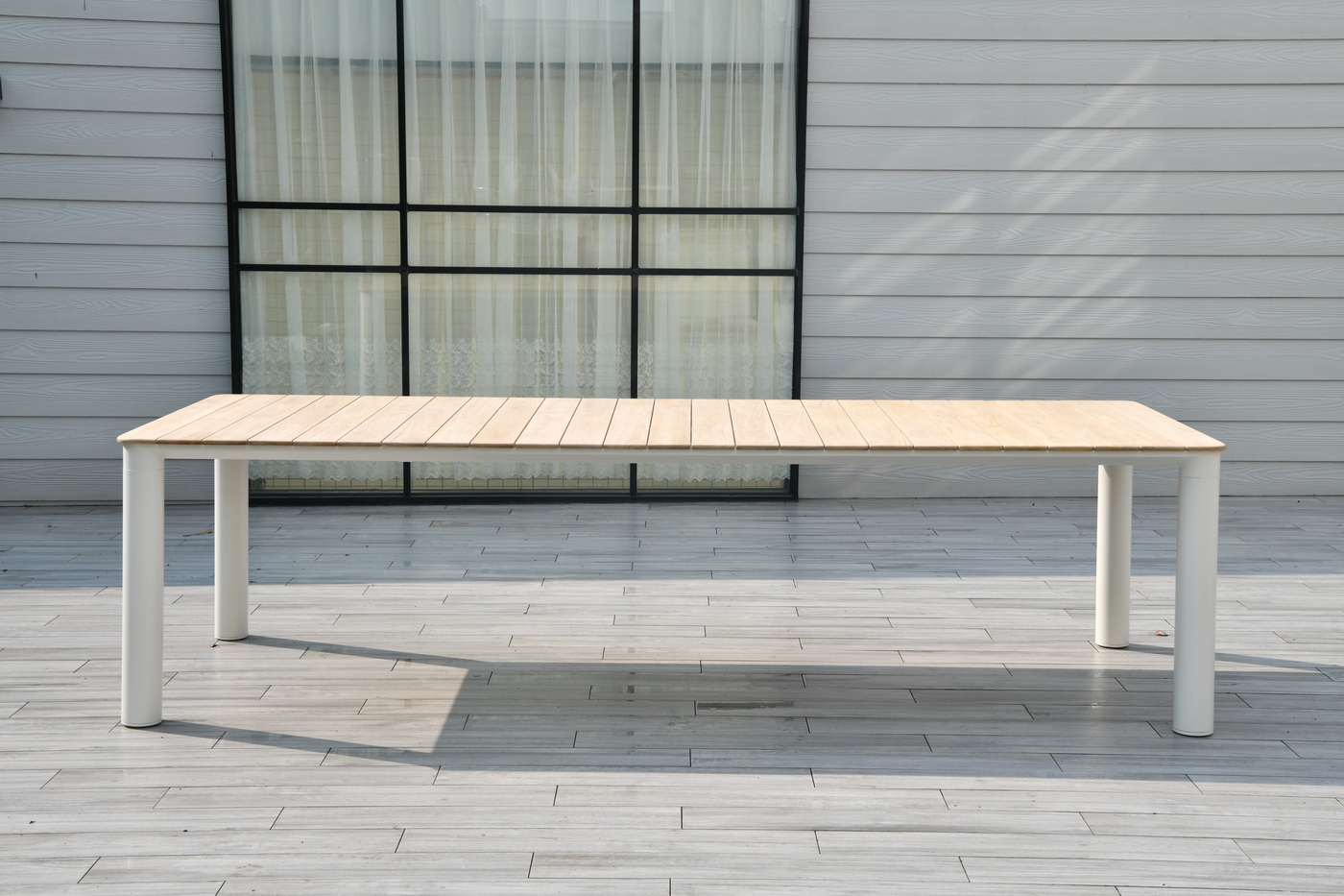 фото "прага" обеденный стол с тиковой столешницей и алюминиевым каркасом