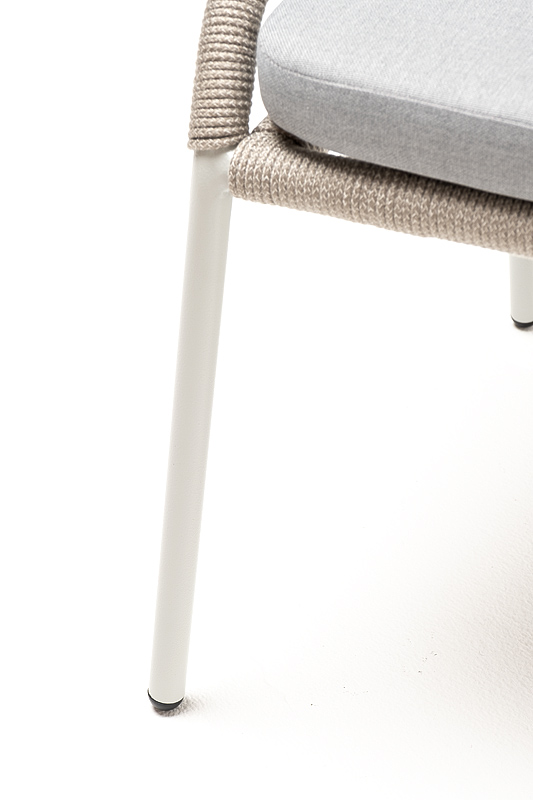 "Милан" стул плетеный из роупа, каркас алюминий светло-серый (RAL7035) муар, роуп серый меланж круглый, ткань светло-серая фото "милан" стул плетеный из роупа, каркас алюминий светло-серый (ral7035) муар, роуп серый меланж круглый, ткань светло-серая