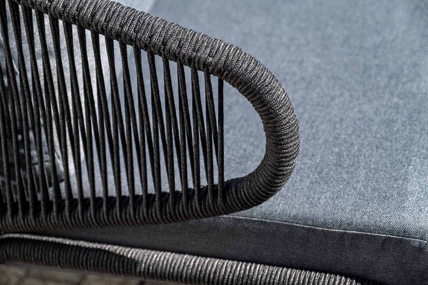 фото "милан" лаунж-зона 4-местная плетеная из роупа (веревки), каркас алюминиевый темно-серый, роуп темно-серый