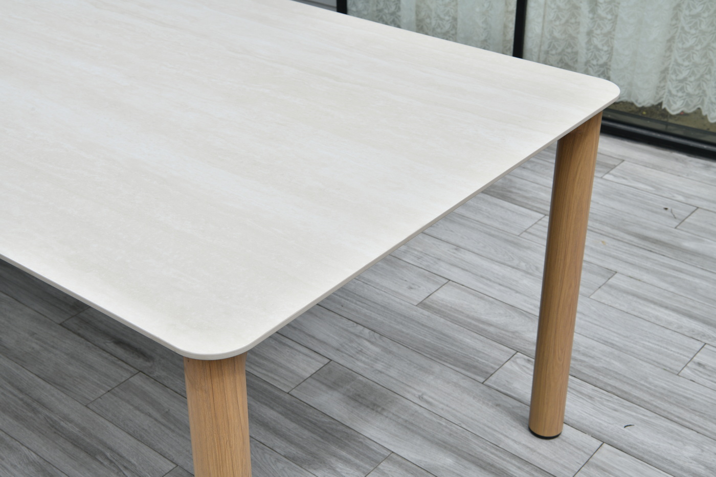 фото "кейптаун" стол обеденный из алюминия, столешница из искусственного камня