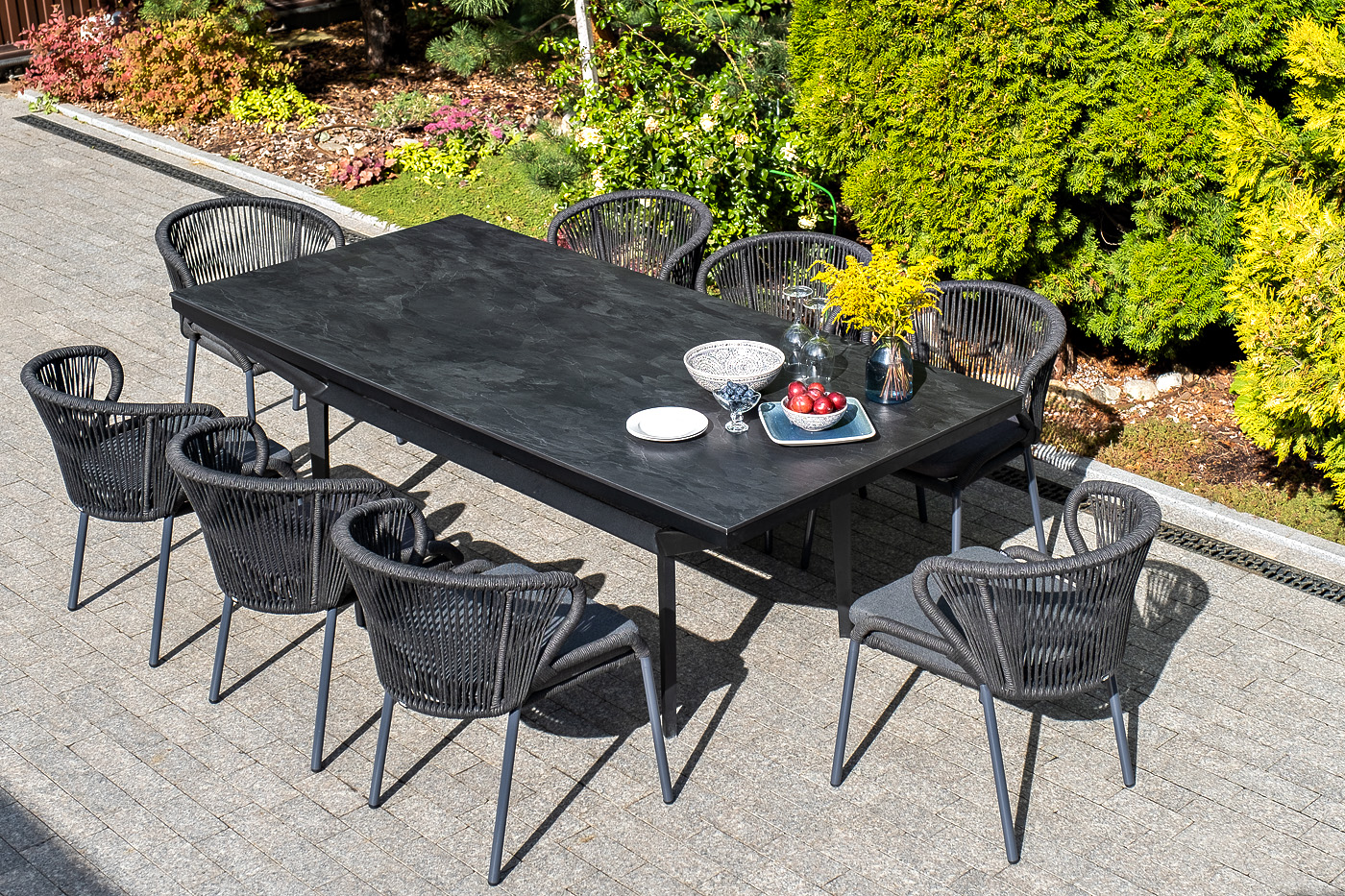 фото "милан" стул плетеный из роупа, каркас алюминий темно-серый (ral7024) муар, роуп темно-серый круглый, ткань темно-серая 027