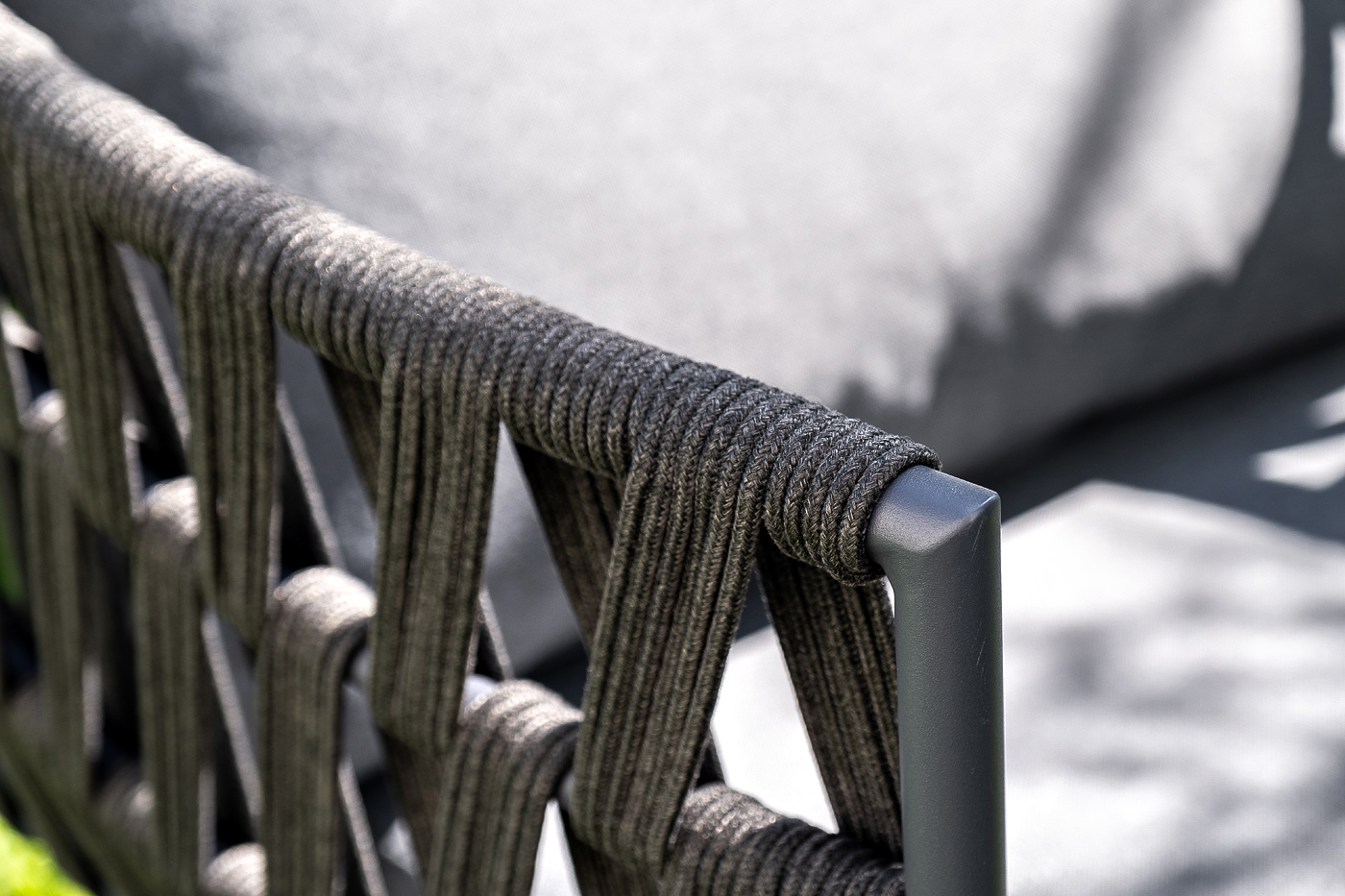 фото "диего" лаунж-зона 4-местная плетеная из роупа (веревки), каркас алюминиевый темно-серый, роуп темно-серый