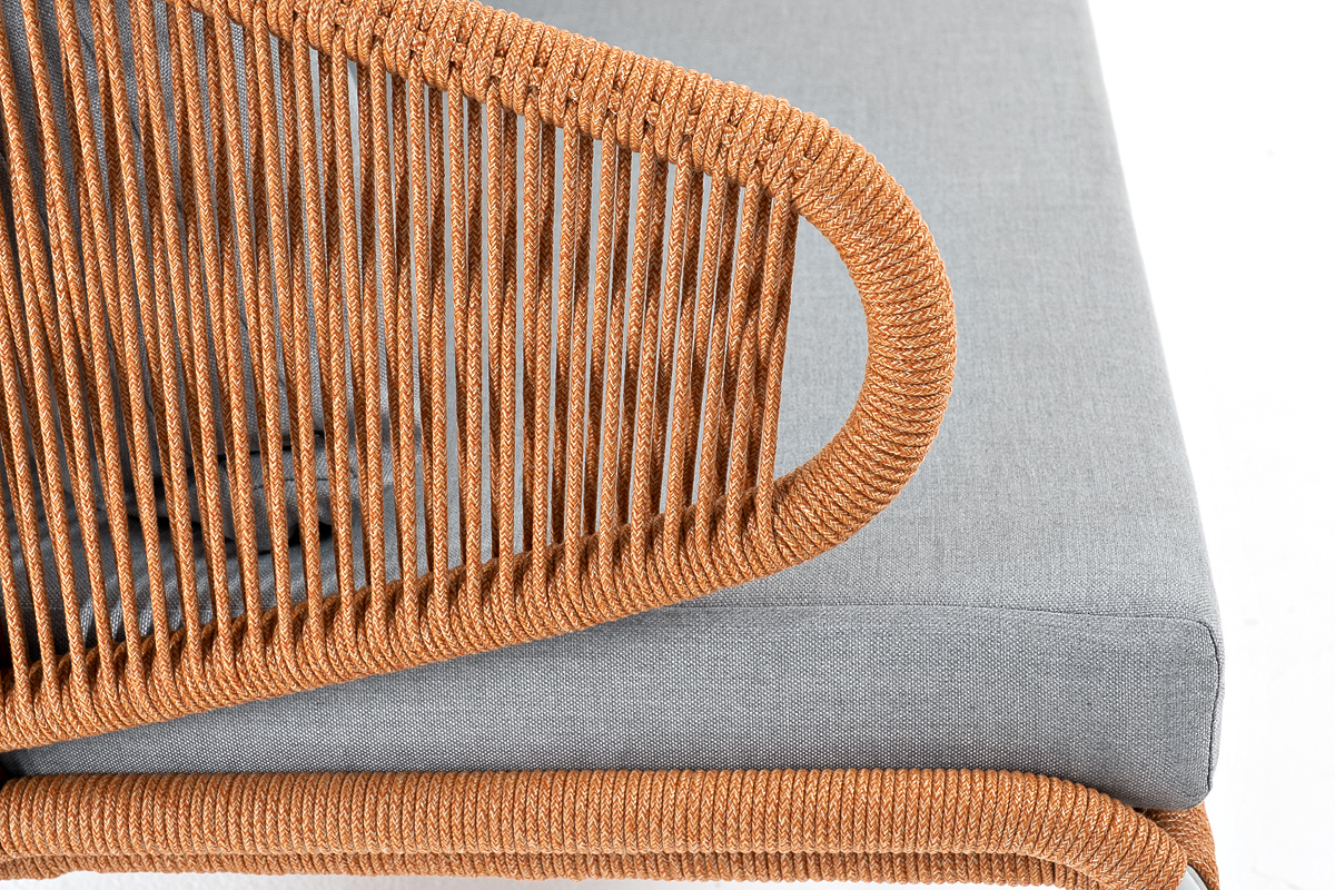 фото "милан" диван 2-местный плетеный из роупа, каркас алюминий светло-серый (ral7035) муар, роуп оранжевый меланж круглый, ткань светло-серая