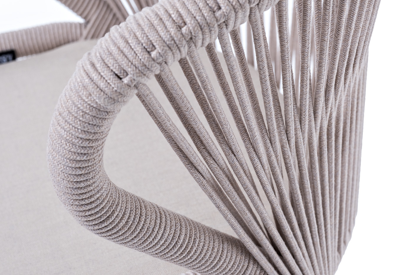 фото "милан" стул плетеный из роупа, каркас алюминий (ral1001), роуп бежевый круглый, ткань бежевая