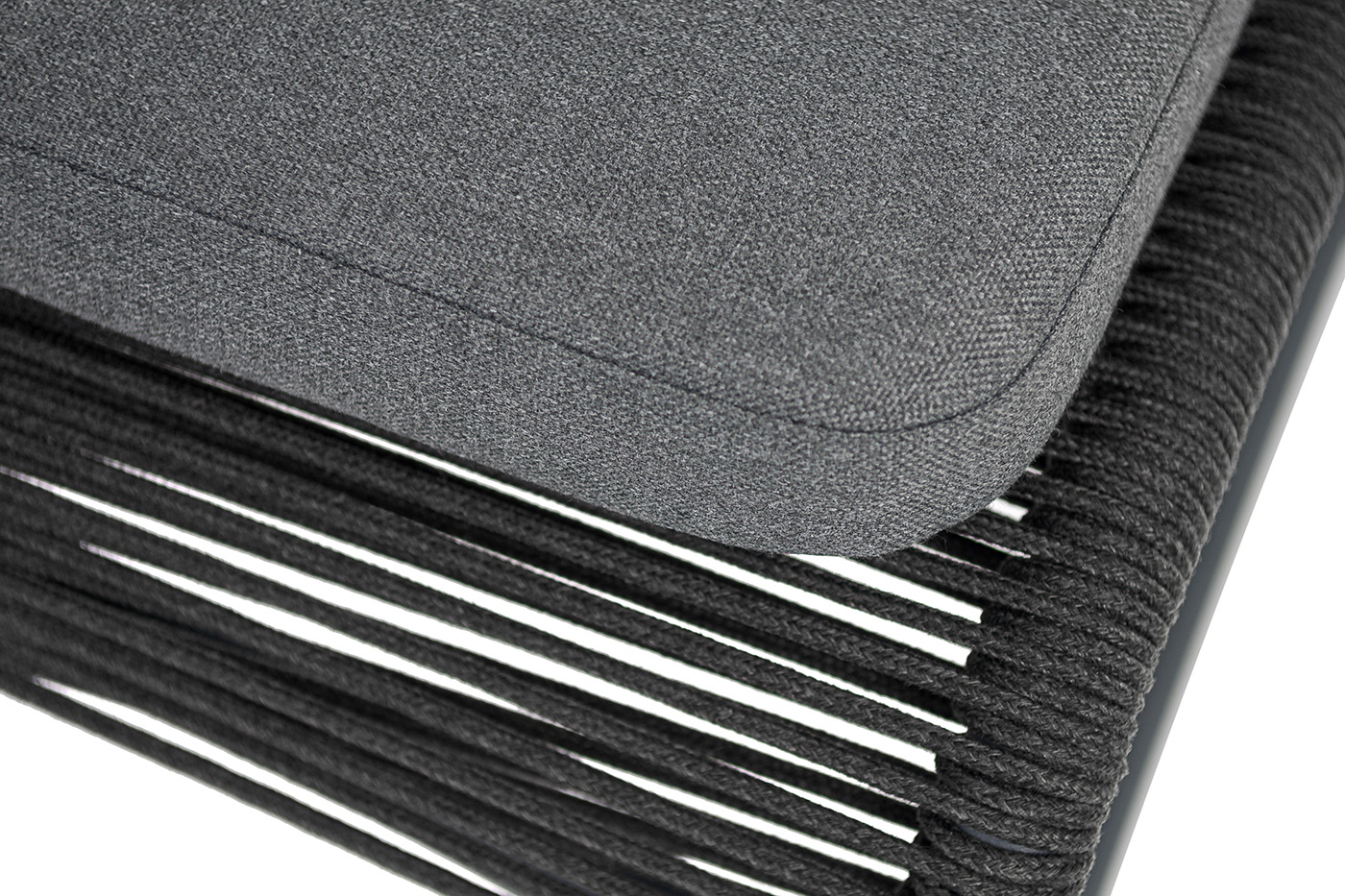 фото "ането" стул плетеный из роупа, каркас алюминий темно-серый (ral7024) муар, роуп темно-серый круглый, ткань темно-серая 027