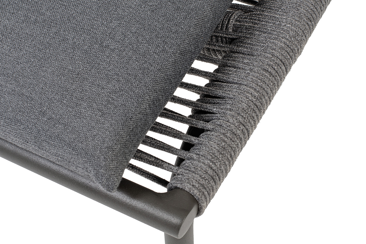 фото "авиньон" кресло плетеное из роупа, каркас алюминий серый (ral7022) муар, роуп серый круглый, ткань темно-серая 027