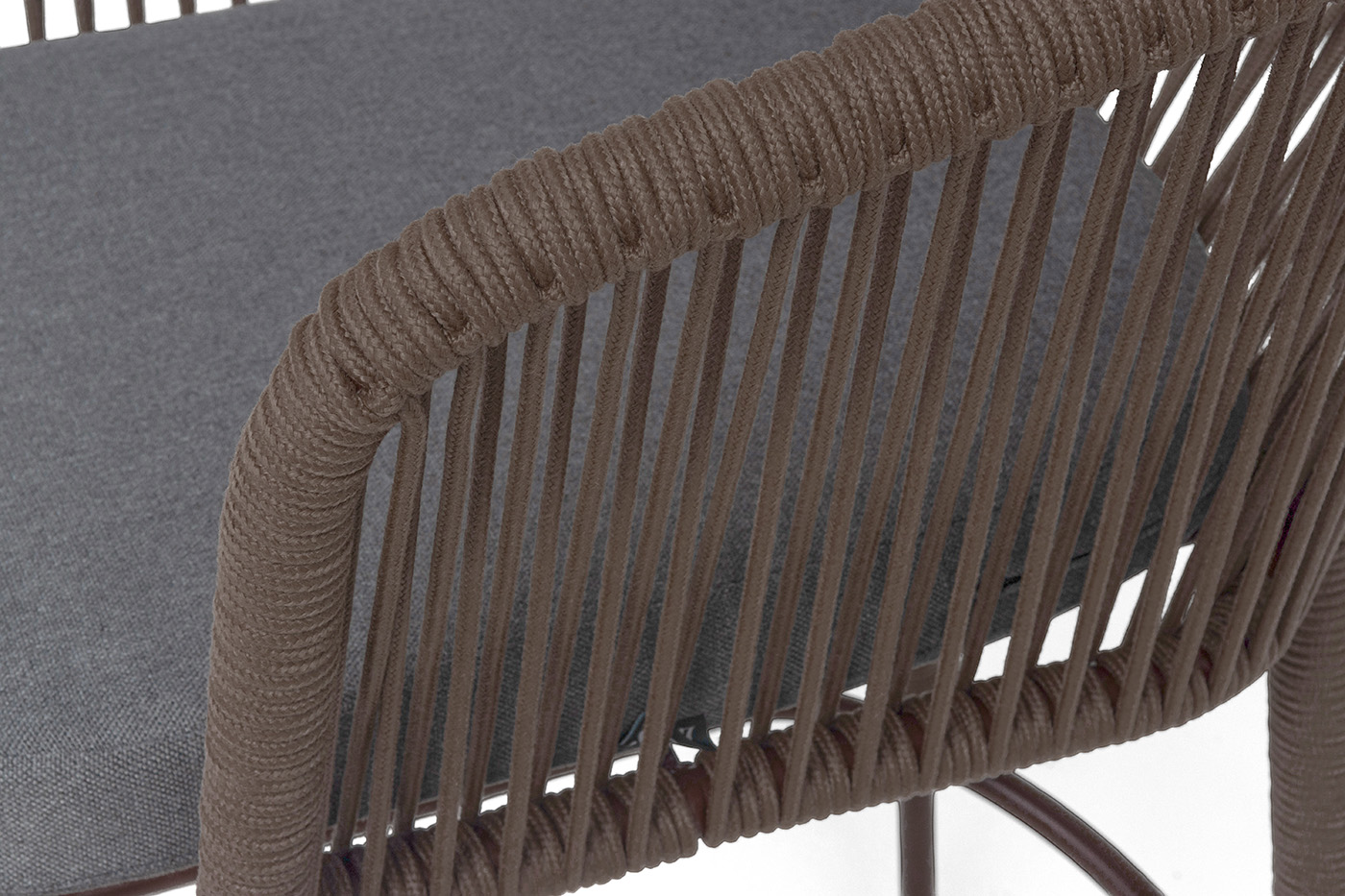 фото "марсель" стул барный плетеный из роупа, каркас из стали коричневый (ral8016) муар, роуп коричневый круглый, ткань темно-серая 027 new