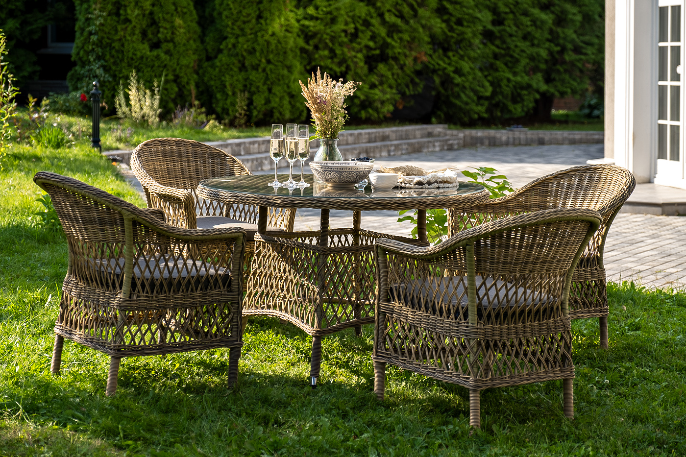 фото "дольче" обеденная группа из искусственного ротанга, цвет соломенный