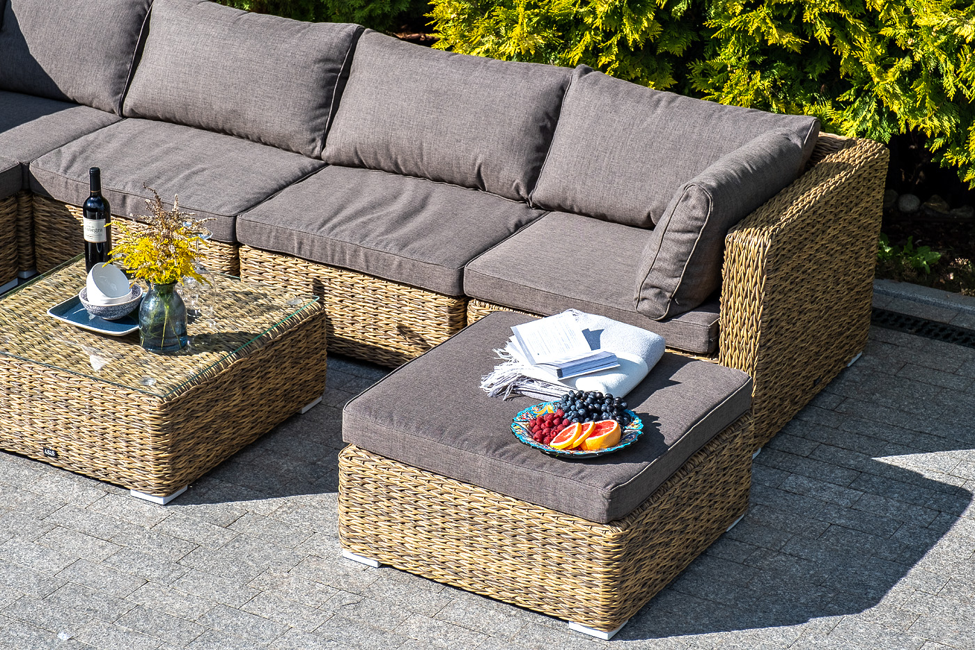 фото "лунго" трансформирующийся диван из искусственного ротанга (гиацинт), цвет соломенный