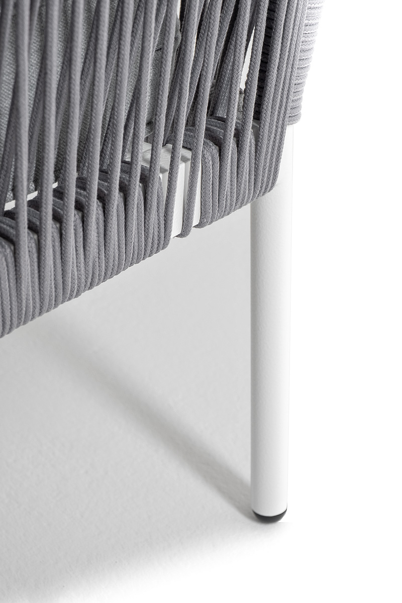 фото "канны" угловой модуль плетеный из роупа, каркас алюминий белый муар, роуп светло-серый круглый, ткань светло-серая
