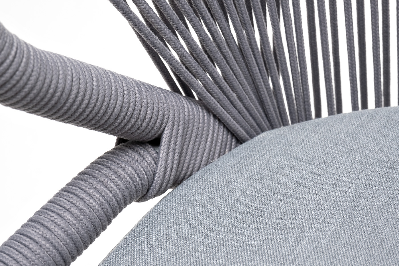 фото "милан" стул плетеный из роупа, каркас алюминий белый муар, роуп светло-серый круглый, ткань светло-серая