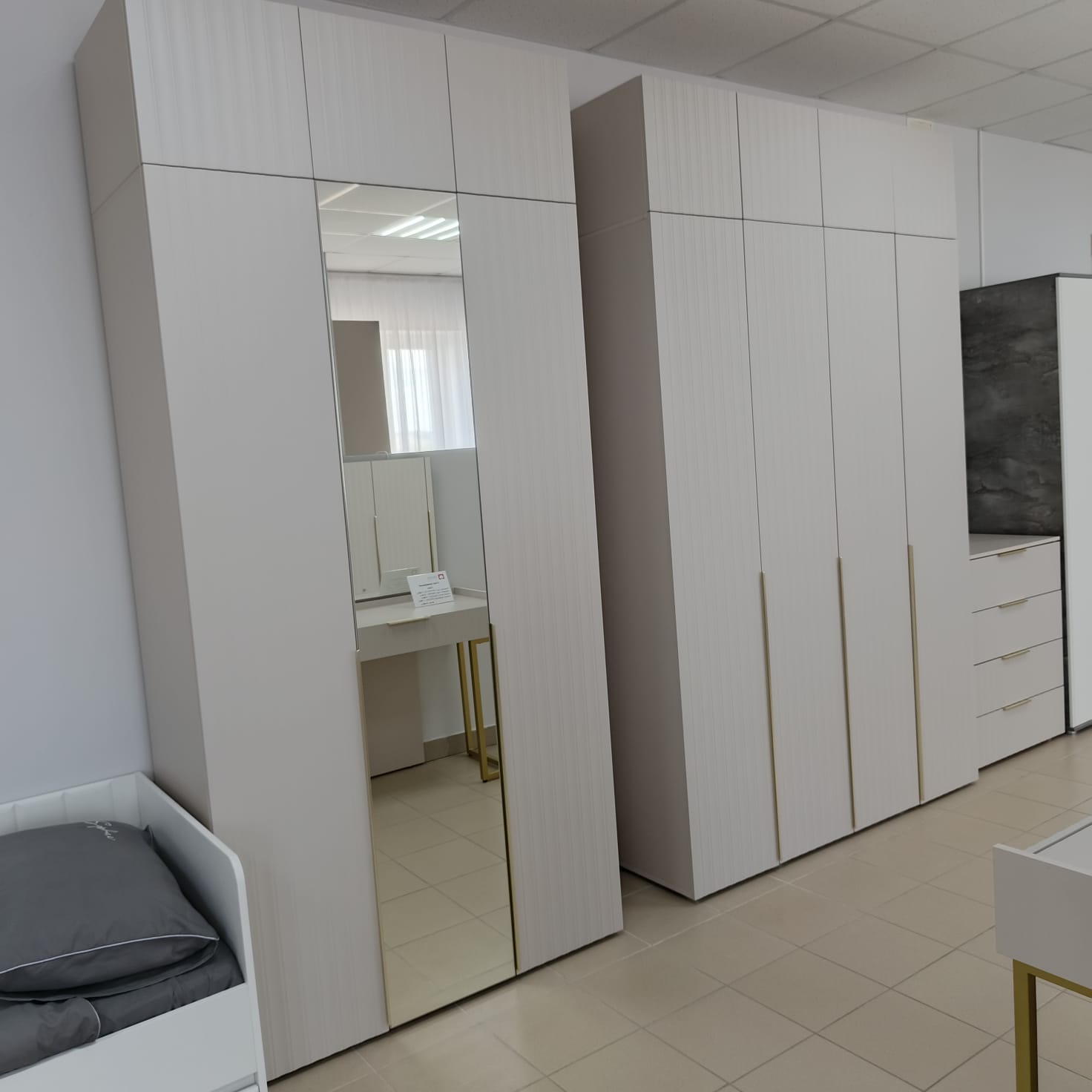 фото шкаф 4-ств. 1400 для одежды тефия