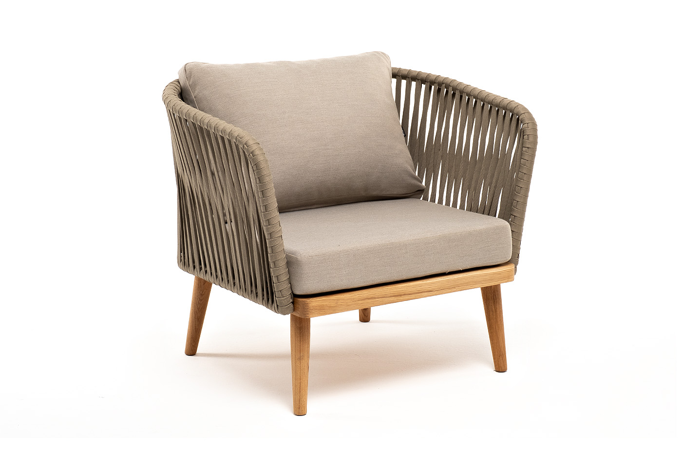 фото "мальорка" кресло плетеное из роупа, основание дуб, роуп серо-коричневый 23мм, ткань бежевая 15052