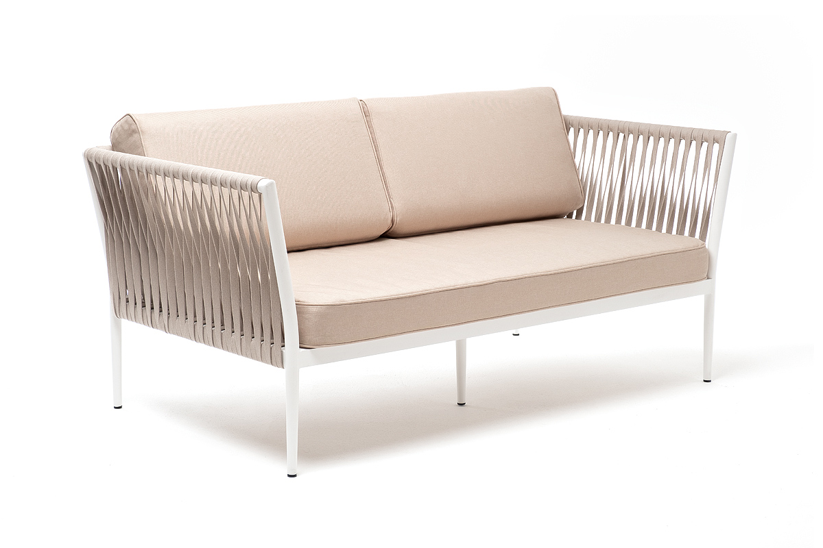 фото "касабланка" диван 2-местный плетеный из роупа, каркас алюминий светло-серый (ral7035) муар, роуп серо-коричневый 23мм, ткань бежевая 052