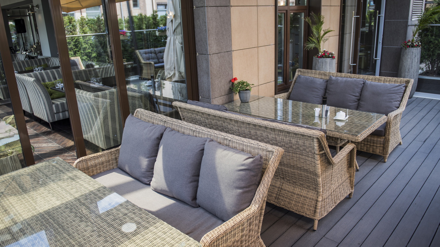 фото "гляссе" диван трехместный из искусственного ротанга, цвет соломенный