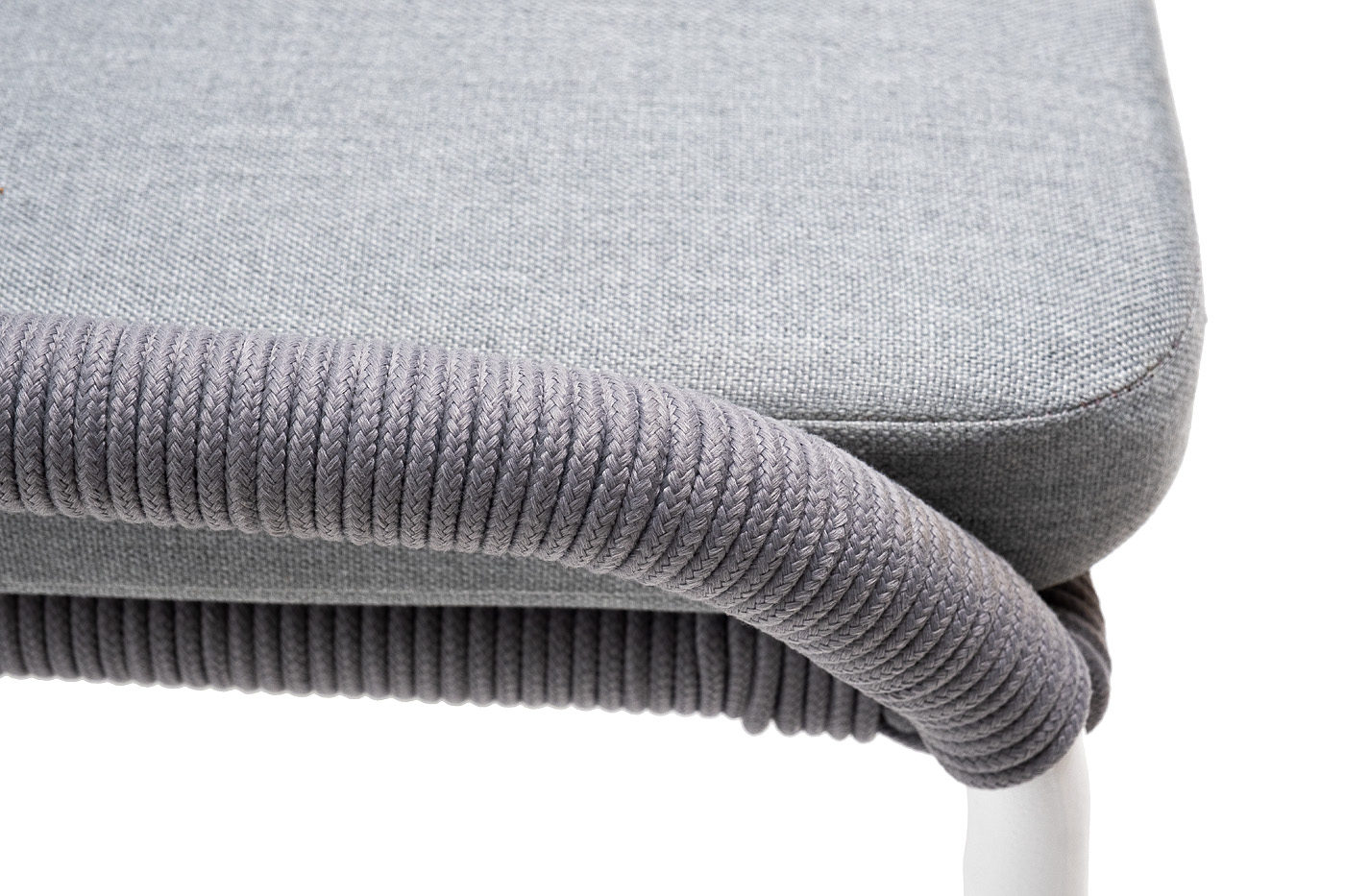 фото "милан" стул плетеный из роупа, каркас алюминий белый муар, роуп светло-серый круглый, ткань светло-серая