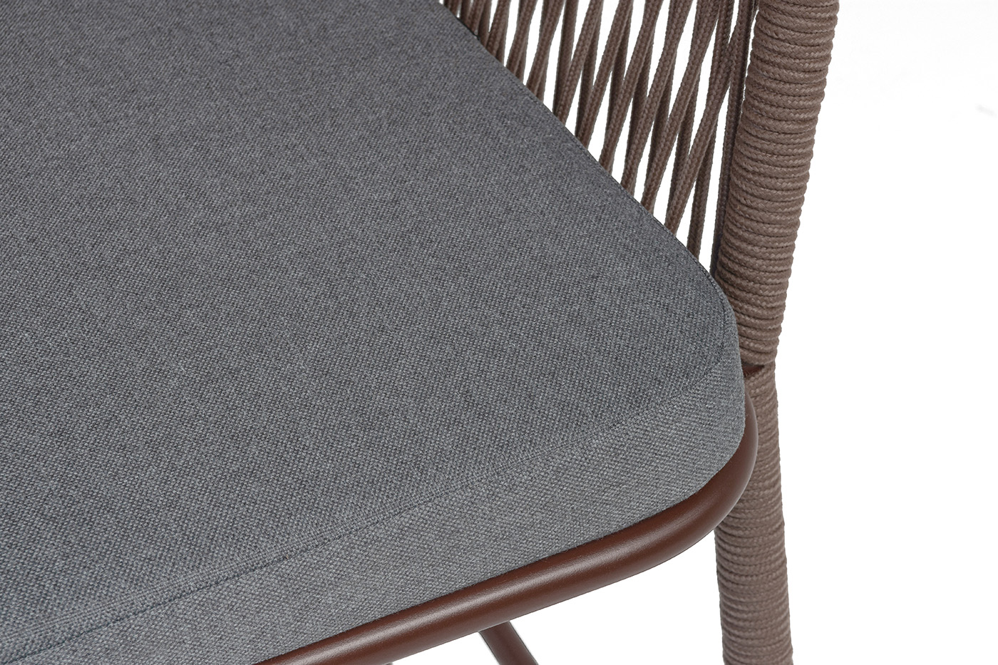 фото "марсель" стул барный плетеный из роупа, каркас из стали коричневый (ral8016) муар, роуп коричневый круглый, ткань темно-серая 027 new